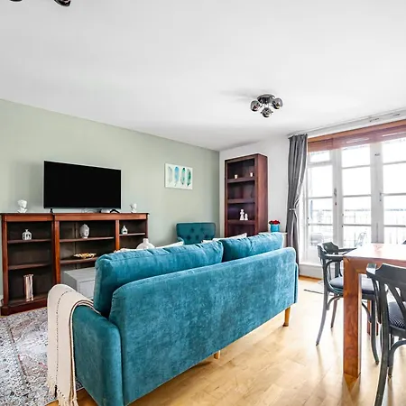The Canary Wharf Flat